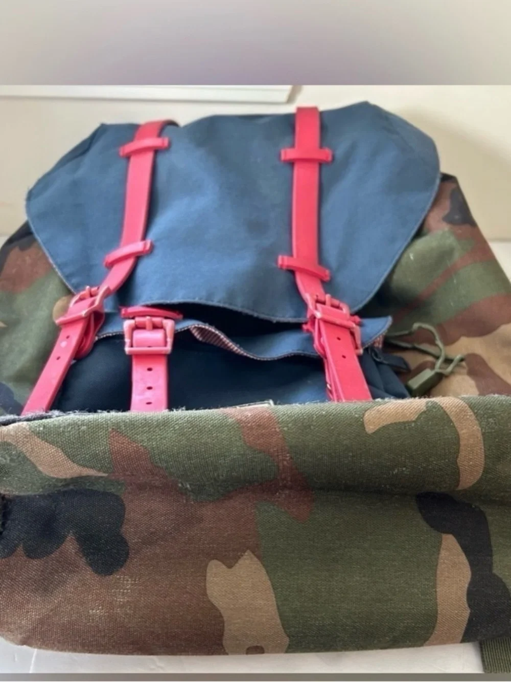 Copy-HERSCHEL SUPPLY CO. LITTLE AMERICA BACKPACK Woodland Camo/Navy/Red Rubber